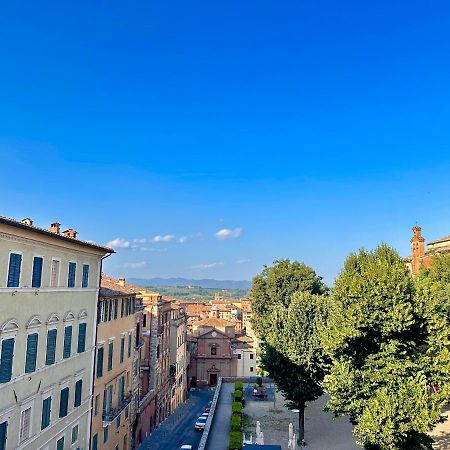 Sisters' Home - Appartamento Nel Centro Storico Con Terrazzo, Aria Condizionata E Vasca Da Bagno Siena Bagian luar foto