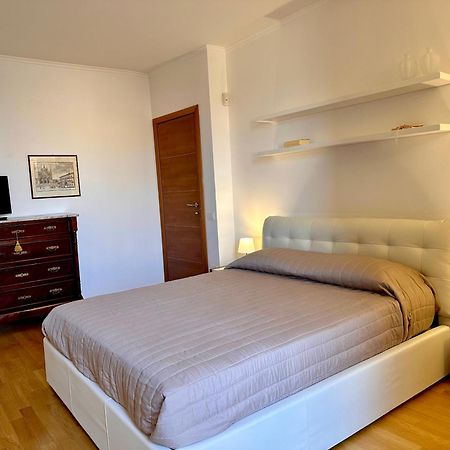Sisters' Home - Appartamento Nel Centro Storico Con Terrazzo, Aria Condizionata E Vasca Da Bagno Siena Bagian luar foto