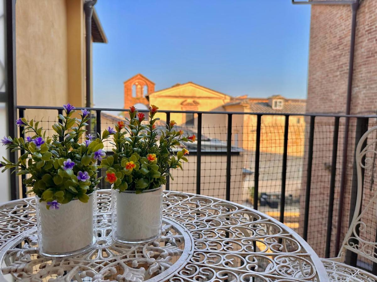 Sisters' Home - Appartamento Nel Centro Storico Con Terrazzo, Aria Condizionata E Vasca Da Bagno Siena Bagian luar foto