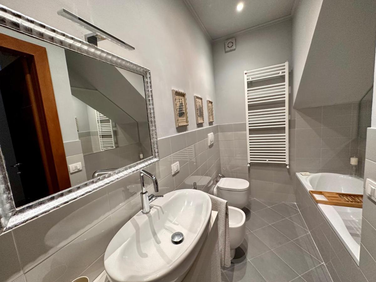 Sisters' Home - Appartamento Nel Centro Storico Con Terrazzo, Aria Condizionata E Vasca Da Bagno Siena Bagian luar foto