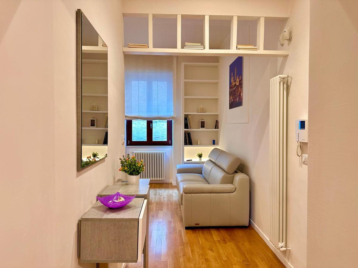 Sisters' Home - Appartamento Nel Centro Storico Con Terrazzo, Aria Condizionata E Vasca Da Bagno Siena Bagian luar foto