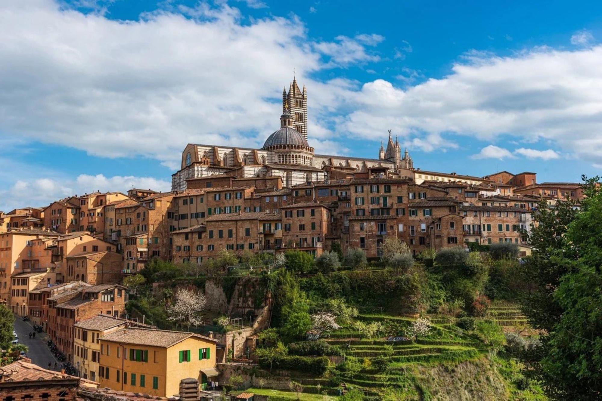 Sisters' Home - Appartamento Nel Centro Storico Con Terrazzo, Aria Condizionata E Vasca Da Bagno Siena Bagian luar foto