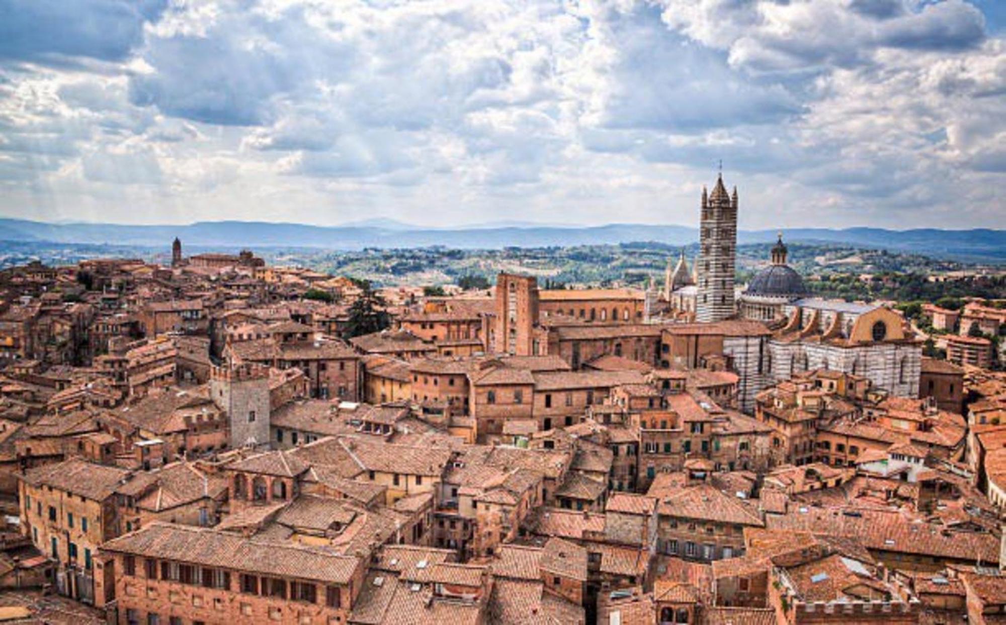 Sisters' Home - Appartamento Nel Centro Storico Con Terrazzo, Aria Condizionata E Vasca Da Bagno Siena Bagian luar foto